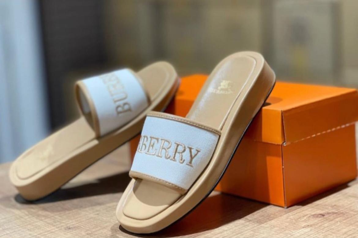 BURBERRY T1004 KADIN VİP TERLİK